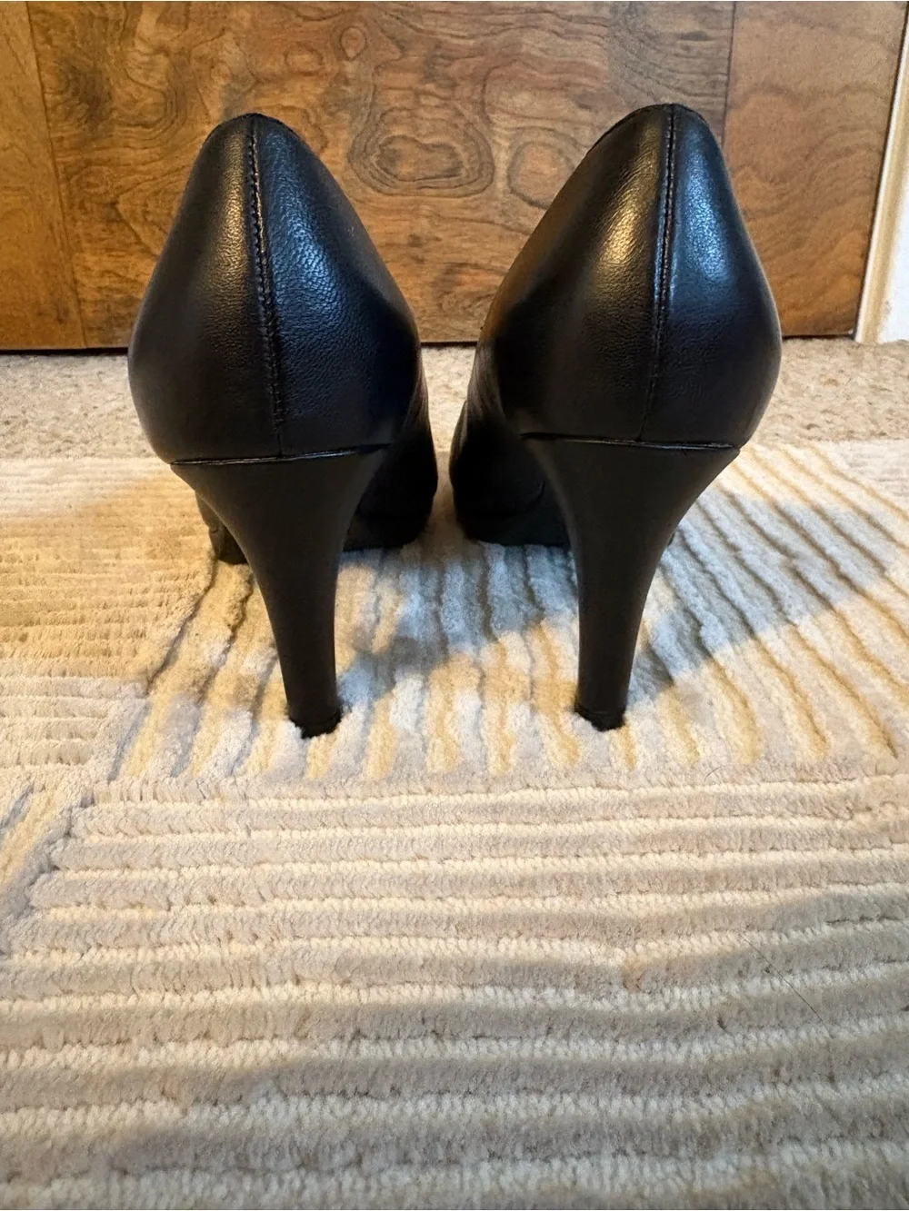 Naturalizer Black Leather Round-Toe Heels